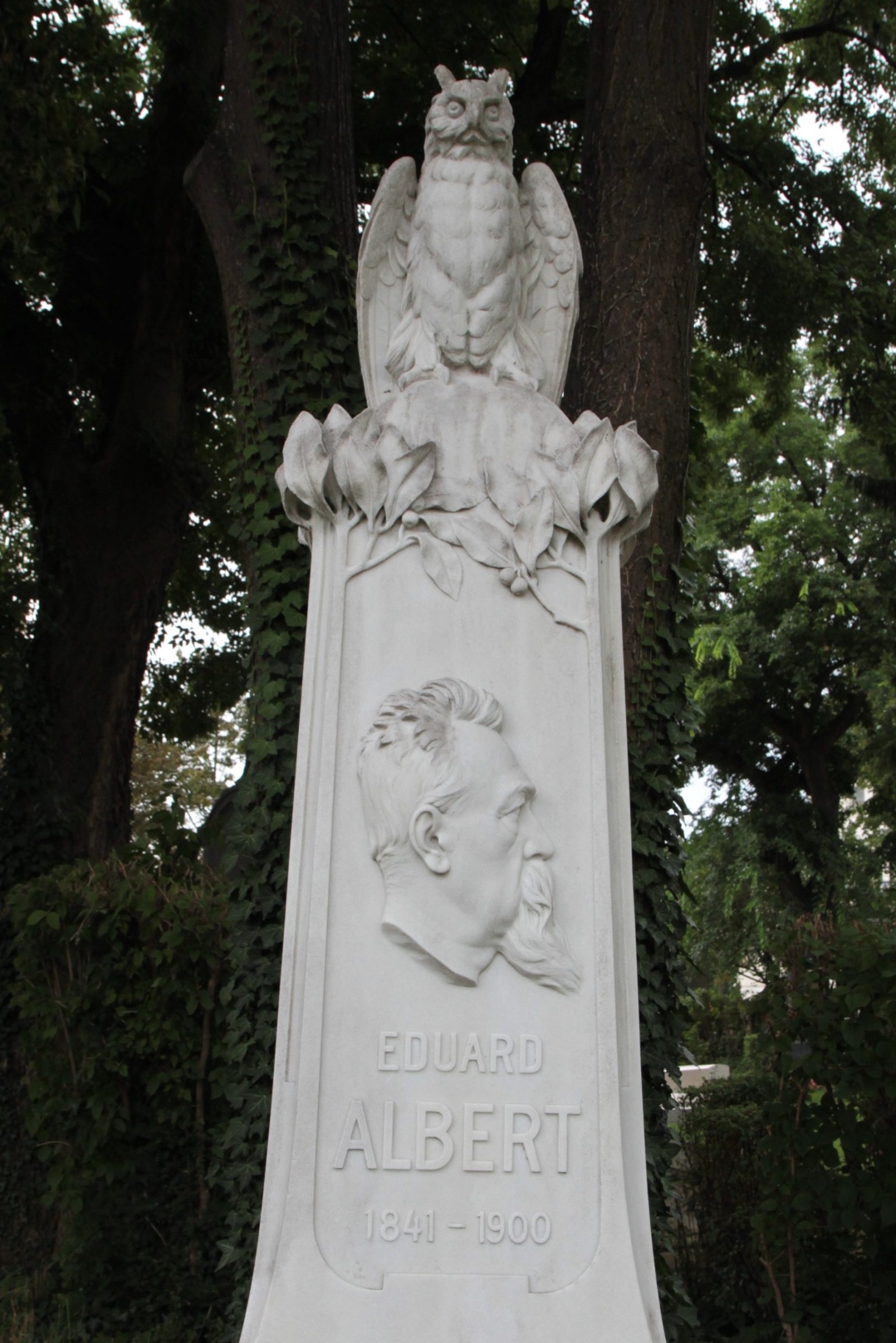 Eduard Albert's tomb, Vienna - 03.JPG